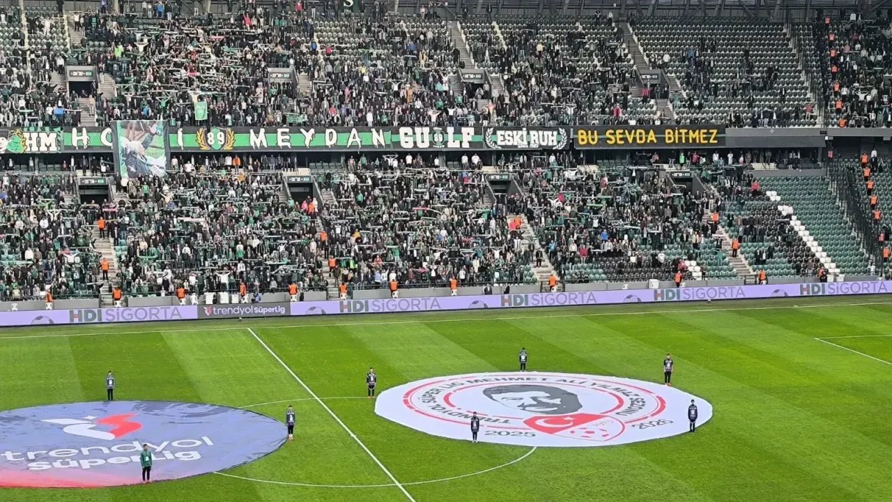 İlk Yarı Sona Erdi! Kocaelispor 0 - 0 Alanyaspor