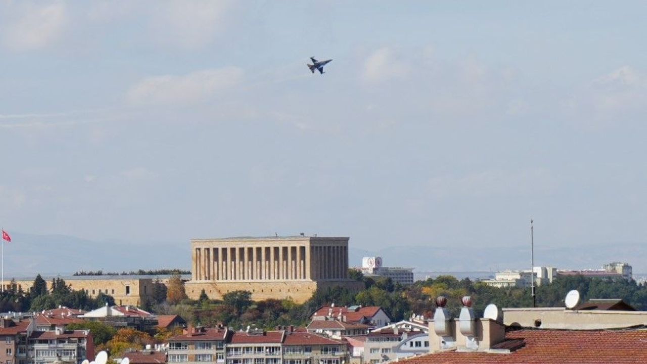 SOLOTÜRK, Ata'sını selamladı