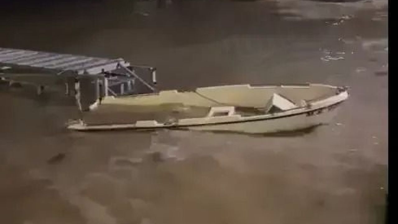 Başiskele Sahili'nde tekneler hasar aldı