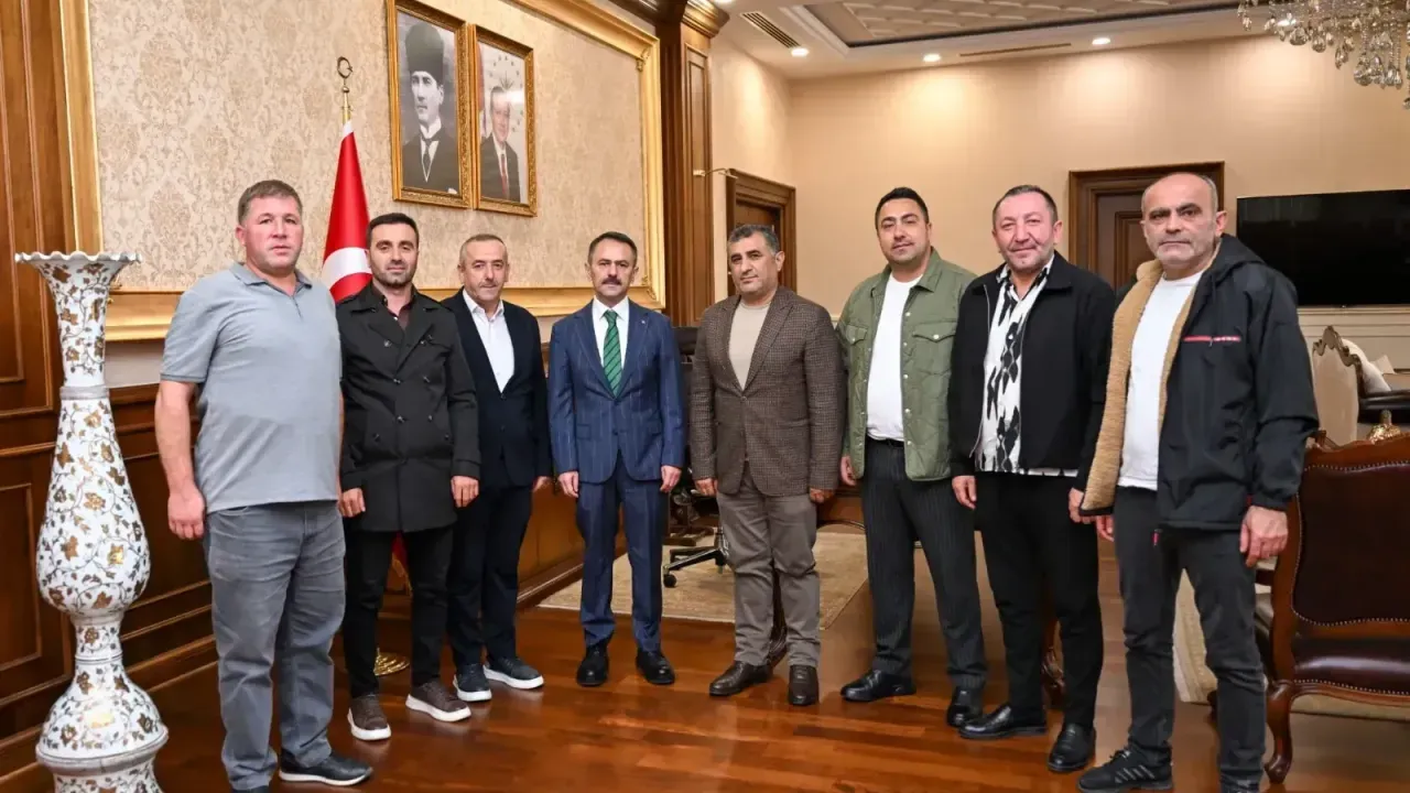 Alikahyaspor Başkanı İsmail Parlak ve Beraberindekiler Vali Aktaş'ı Ziyaret Etti