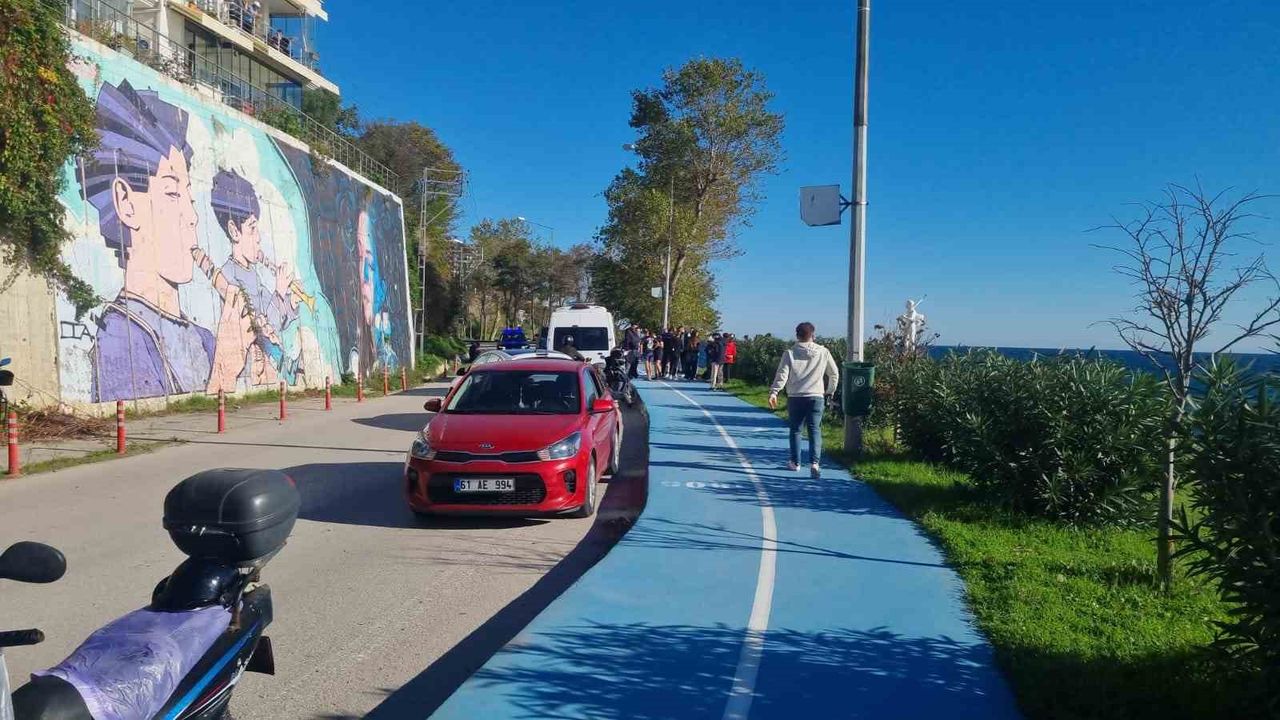 Denize giren kişi boğularak can verdi