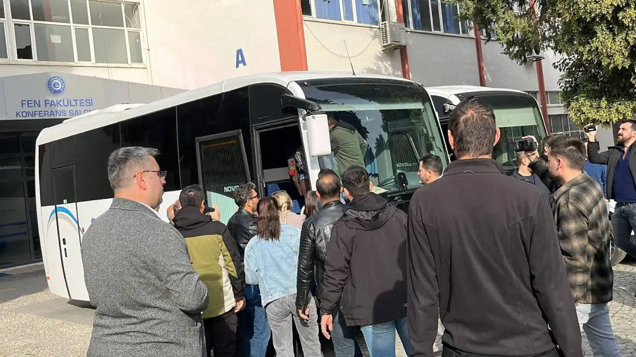 Adalet Bakanı Yılmaz Tunç’u protesto eden öğrencilere gözaltı!