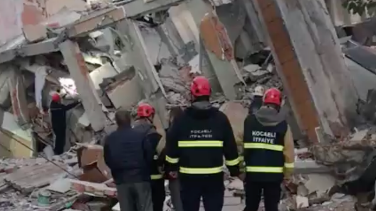 Gebze'de 6 Katlı Bina Çöktü