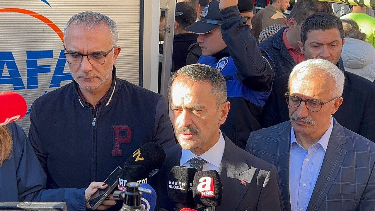 Vali Aktaş Açıkladı! Enkazdaki 5 Kişiye Ulaşılamıyor