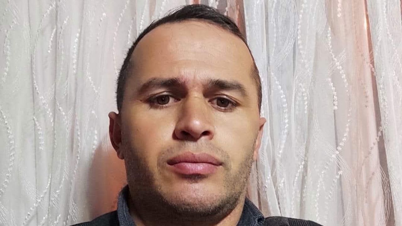 Muhtar traktörle kazan arasına sıkıştı!