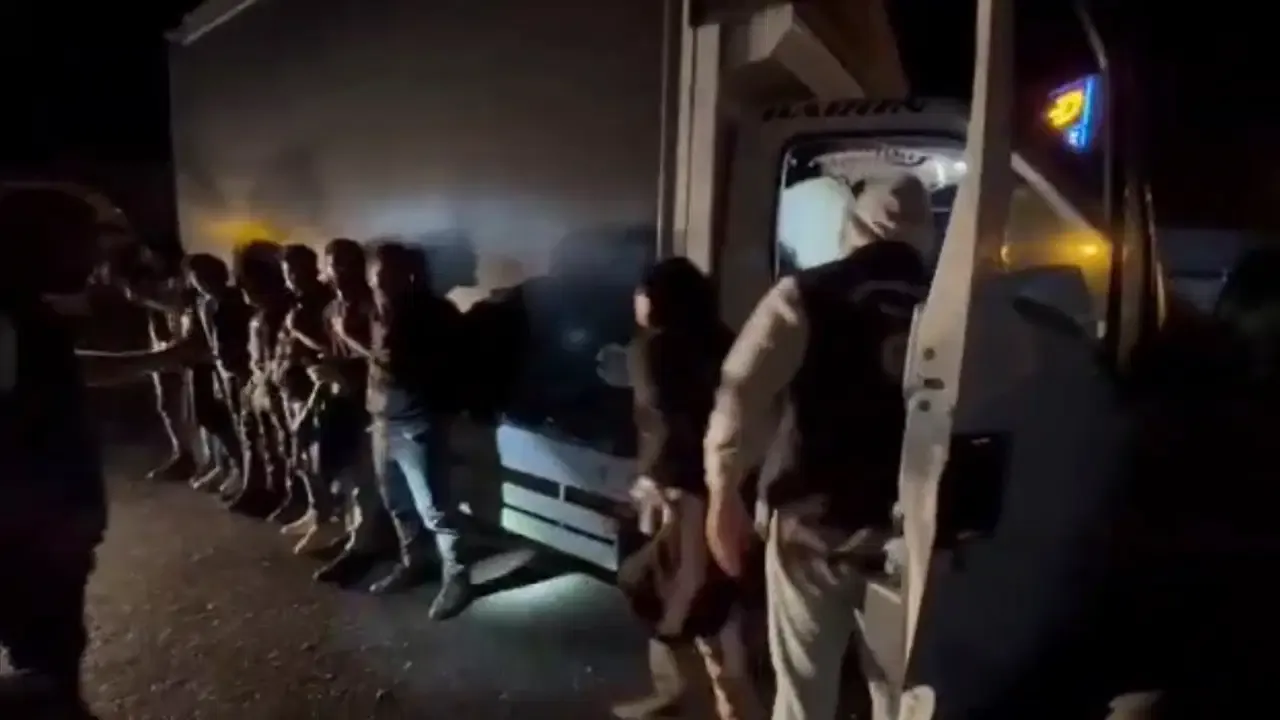 2 araçtan 38 kaçak göçmen çıktı