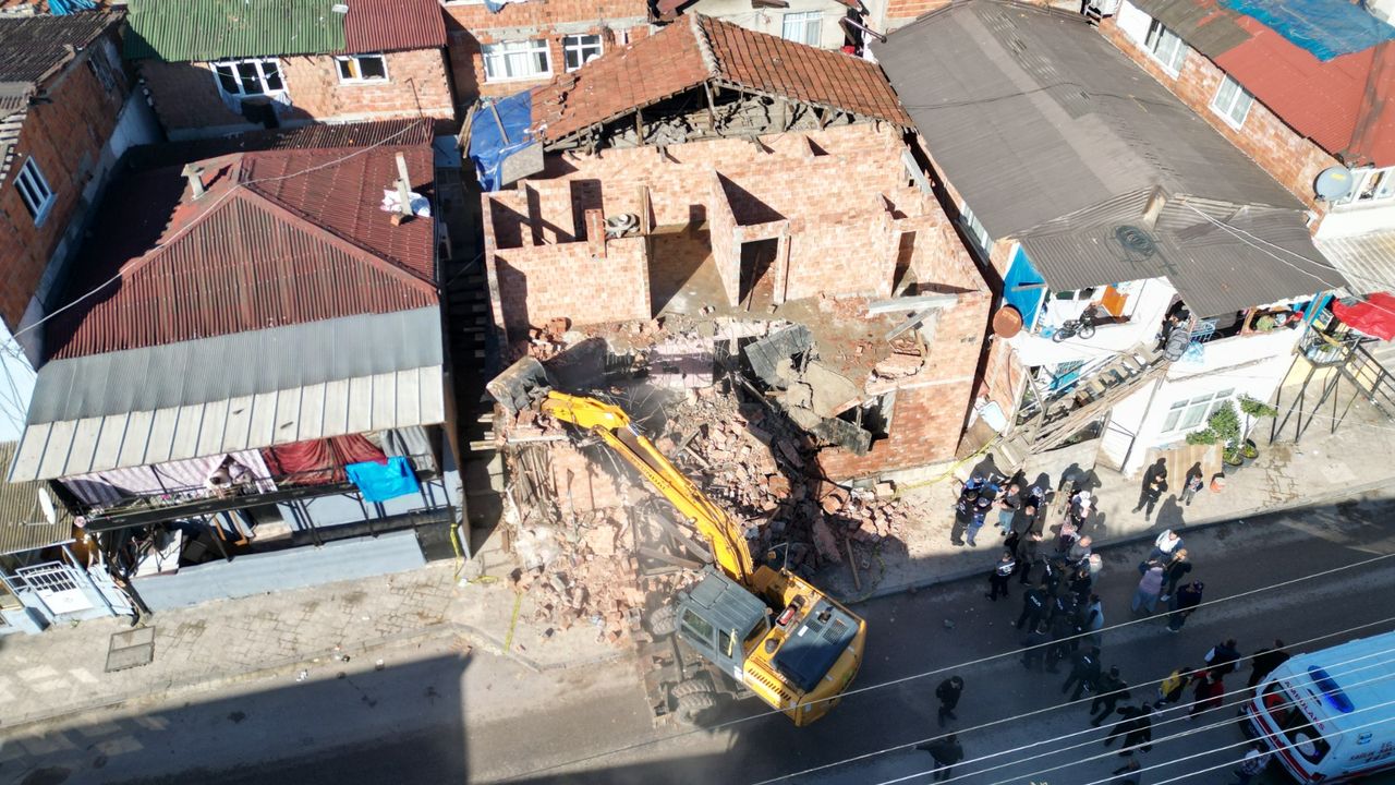 İzmit'te kaçak yapılar yıkılıyor