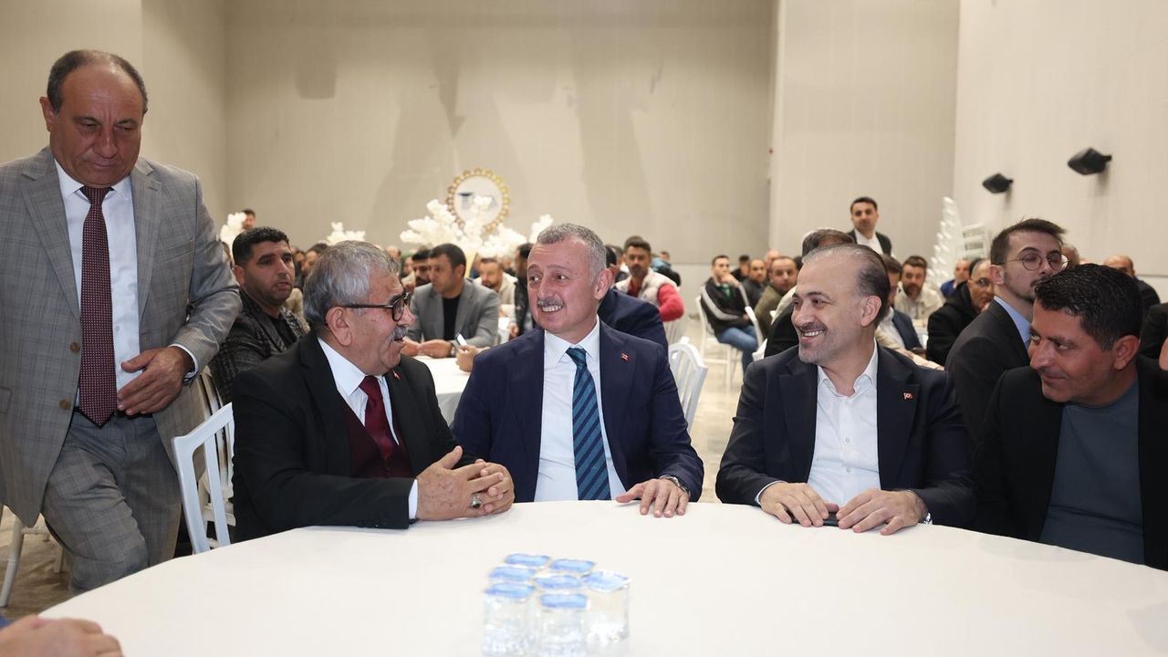 VANLILAR HALAY ŞÖLENİNDE SALONA SIĞMADI