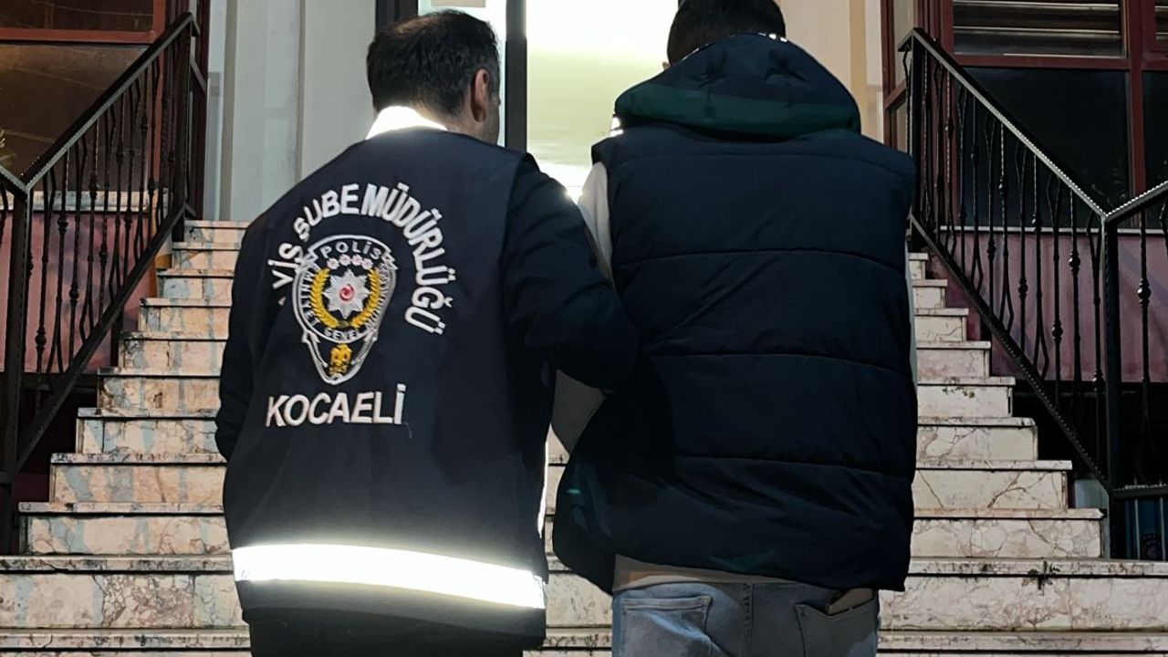 Kocaeli’de Dolandırıcılık Suçundan Aranan Şahıs Yakalandı