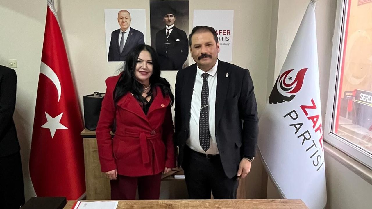 DERİNCE’DE YENİ DÖNEM BAŞLADI: AYBARS YILDIZ GÖREVE BAŞLADI