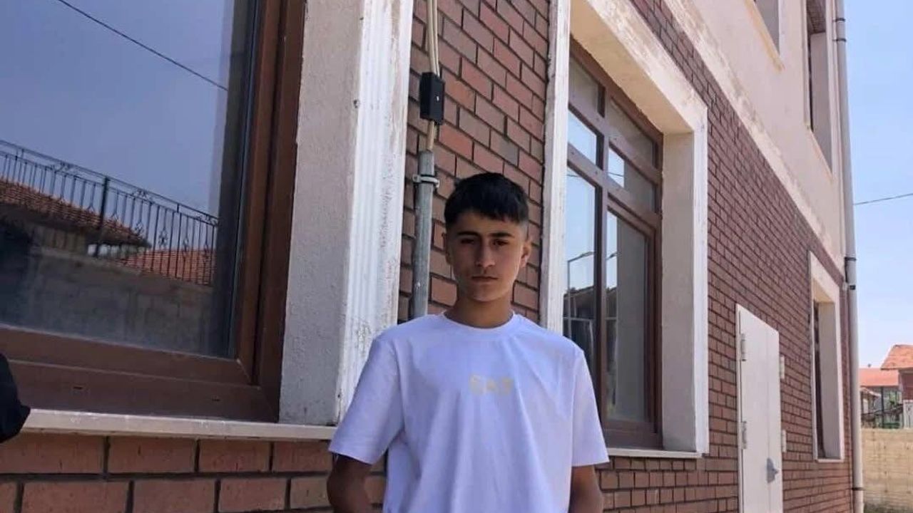 Üzerinden Traktör Geçen Genç Feci Şekilde Can Verdi!