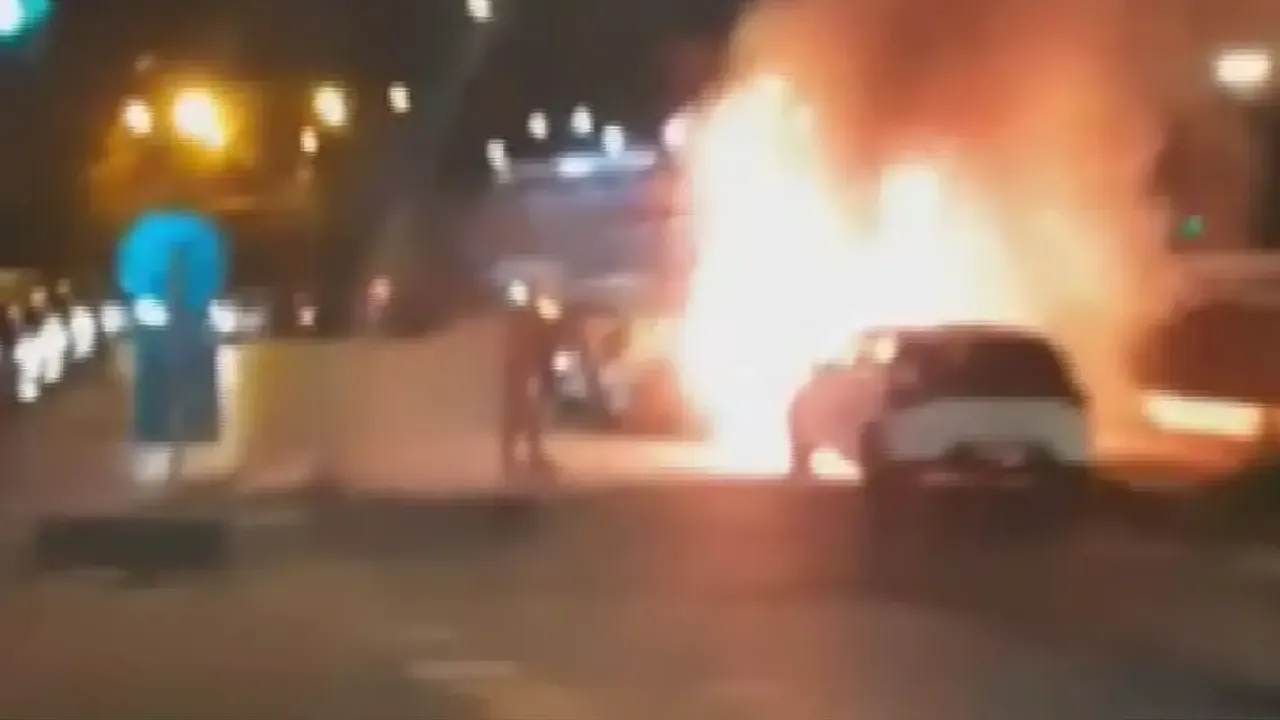 Elektrikli otomobil alev topuna döndü