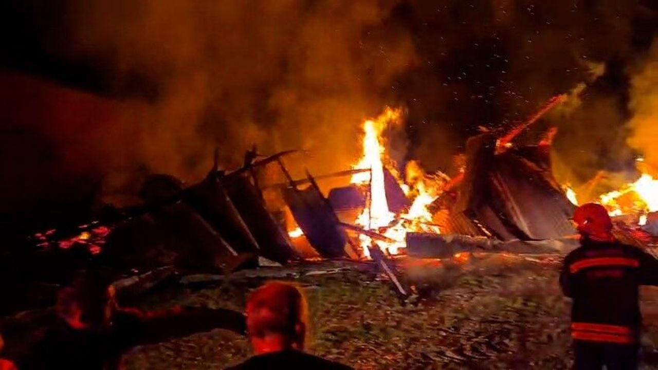 Sağanak sonrası felaket: Yıldırım düşmesi yangına yol açtı