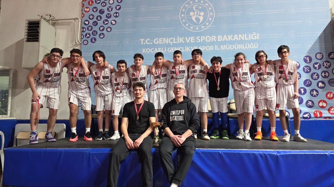 İzmitspor U14B Takımı’ndan Şampiyonluk: 20 Maçta 19 Galibiyet