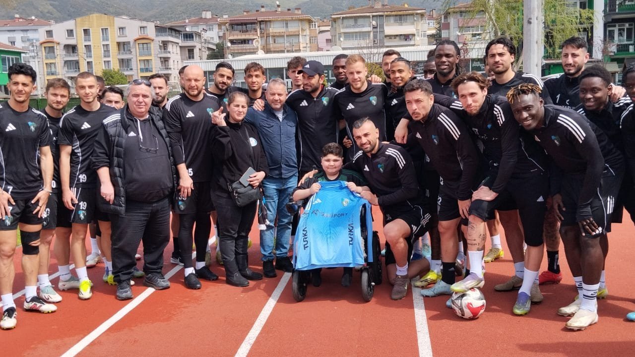 Kocaelispor’dan Eray’a anlamlı destek