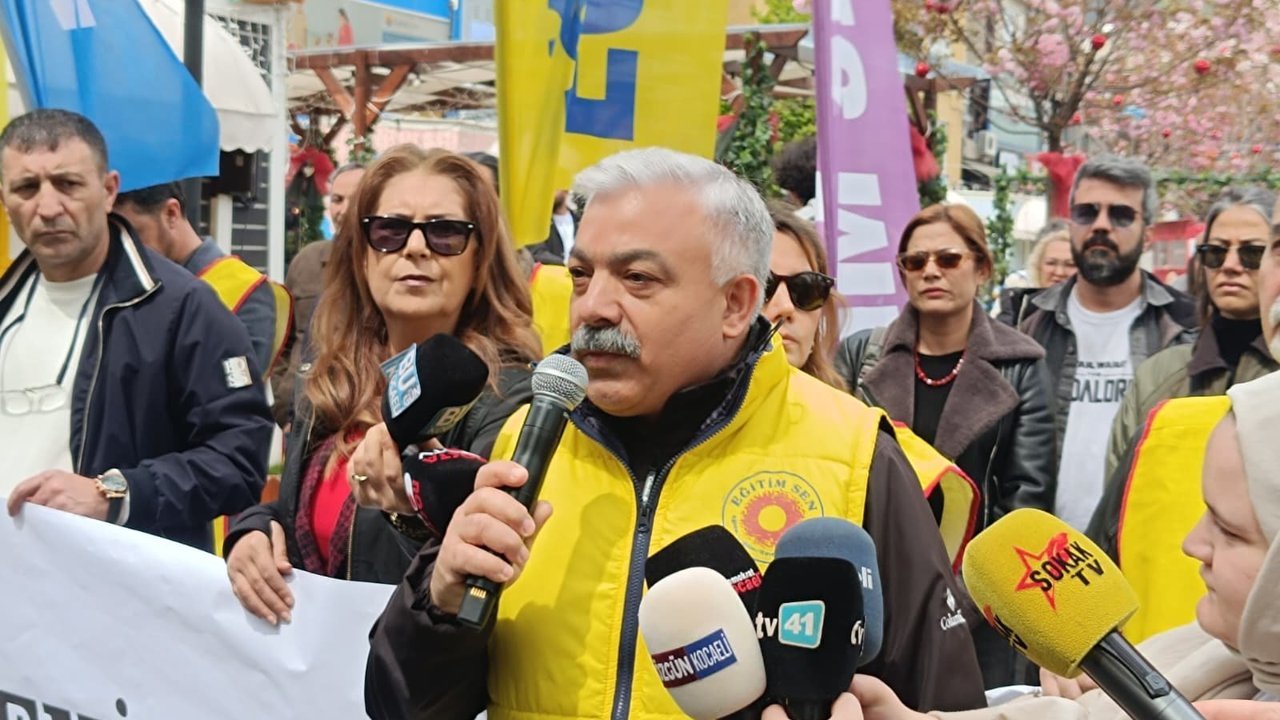 Yaşanan Okul Saldırıları İçin Kocaeli'de Eğitimciler Alanlara Çıktı