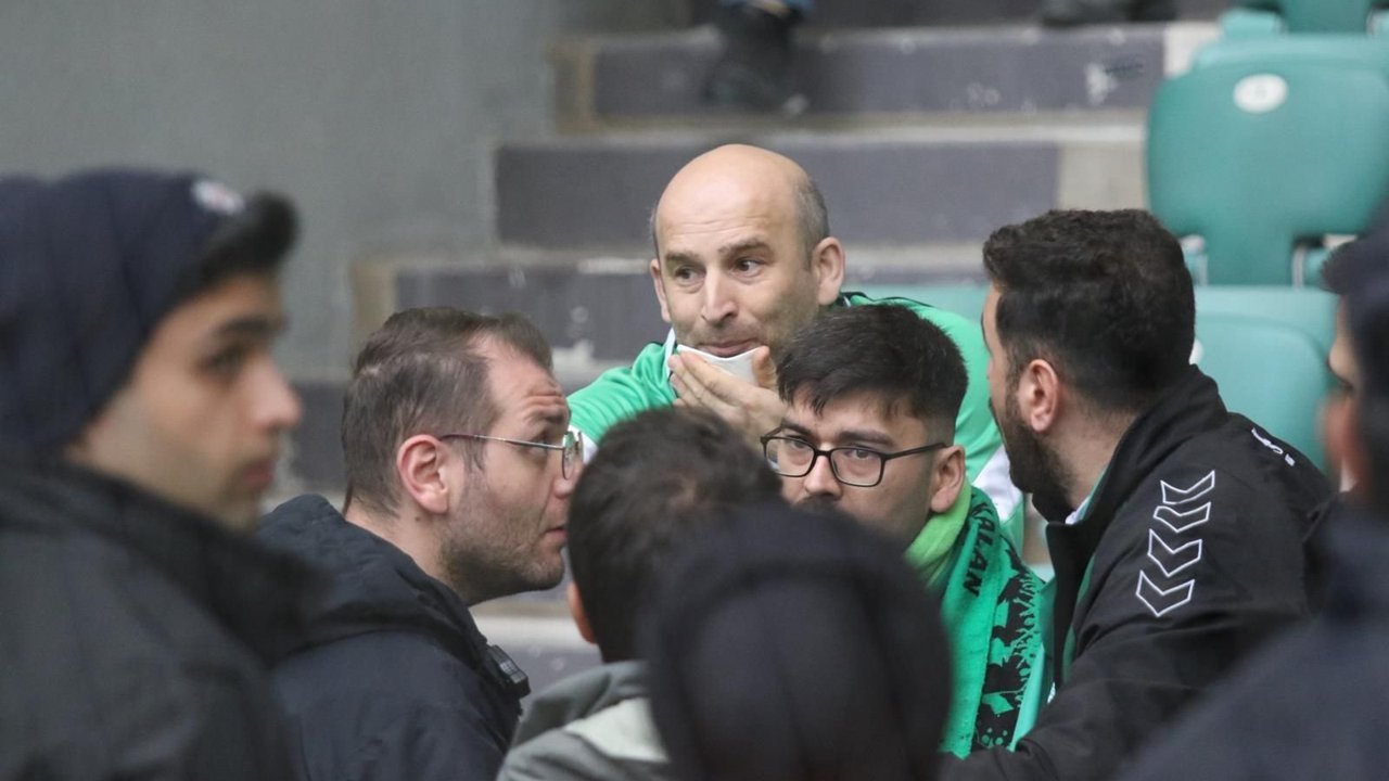 Tribünde korku dolu anlar! Torpil taraftarı yaraladı