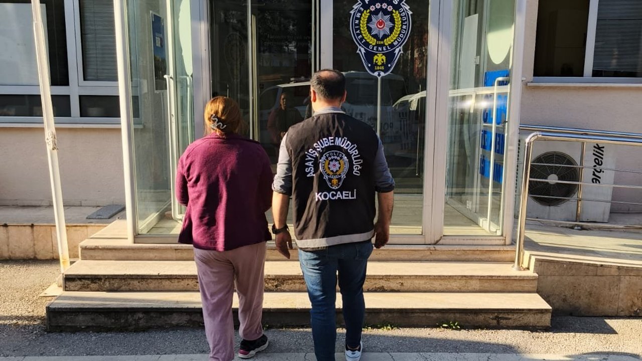 Kocaeli’de gizli bölmede saklanan hükümlü kıskıvrak yakalandı