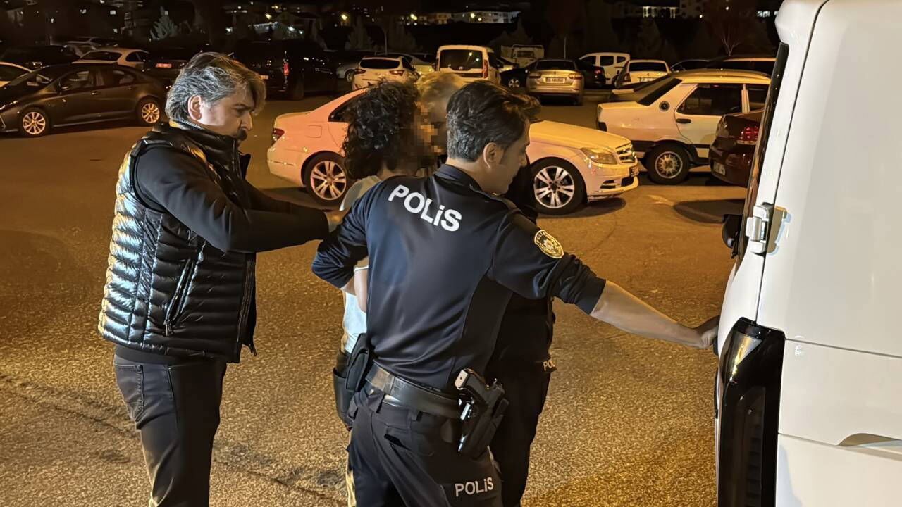 Sağlık ekiplerini balkona kilitlediler