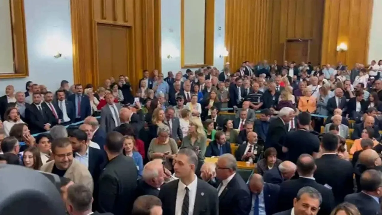 CHP Grubu Öncesi Meclis Kulislerinde Şok İddia!