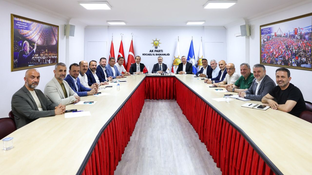 Talus İlçe Başkanlarını Topladı