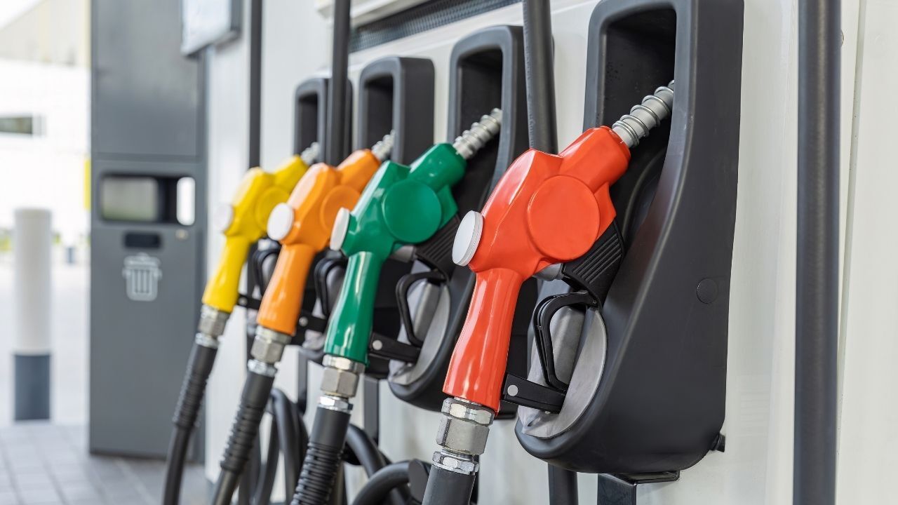 Motorine büyük zam, benzine indirim! İşte yeni fiyatlar