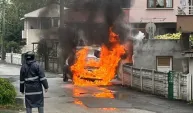 Park halindeki otomobil alev topuna döndü!