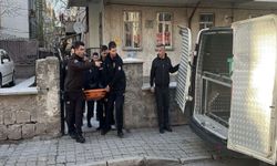 Genç Kız Annesini Acımasızca Öldürdü