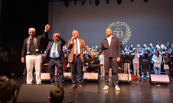 Tahir Büyükakın gençlere seslendi: "Nasıl başarı hikayesi yazılacağını herkese gösterin!"