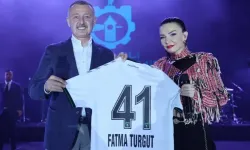 19 Mayıs’ta da Kocaelispor unutulmadı: Büyükakın forma verdi, Fatma Turgut kutladı