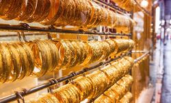 Altın Piyasasında Tarihi Zirve: Kuyumcular Satışı Durdurdu!