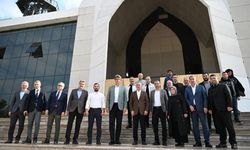 Başkan Büyükakın çalışmaları inceledi; Kartepe Kent Meydanı Camii’nde sona gelindi