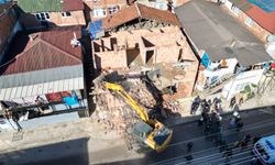 İzmit'te kaçak yapılar yıkılıyor