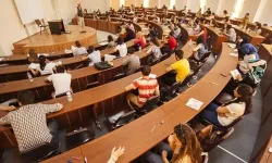 YÖK’ten Yeni Dönem: Üniversiteyi 3 Yılda Bitirme İmkanı Geliyor