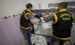 Mutfak Dolabından AK-47 Çıktı