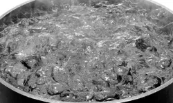 5 yaşındaki çocuğun üzerine kaynar su döküldü