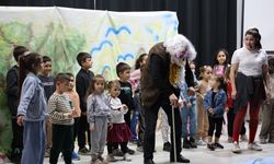 Kartepe’de Kültür Dolu Akşam: Tiyatro Her Yaşa Hitap Etti