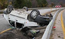 Takla Atan Araç Alev Aldı: 2 Yaralı