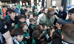 Kocaelispor’un Yıldızı Dan Agyei’ye Taraftardan Sevgi Seli