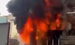 İzmit’te İnşaat Alanındaki İşçi Konteyneri Alev Alev Yandı