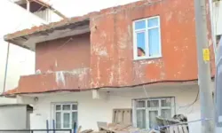 Gebze’de Balkonu Çöken Bina Boşaltıldı