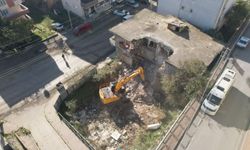 Kocaeli'de metruk binalar yıkılıyor