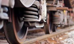 Kendini Trenin Altına Attı