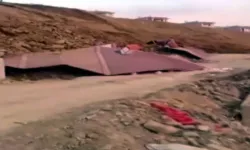 Yeni Yapılan Evler Heyelanda Gömüldü