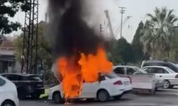 İzmit'te Park Halindeki Otomobil Alev Aldı