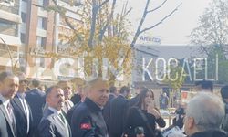 Bakanı Yerlikaya, Cuma Namazını Yeni Cuma'da Kıldı