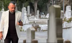 Babasının Mezarında Kendini Astı