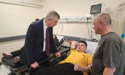 Başkan Sezer'den Zehirlenen Öğrencilere Hastane Ziyareti