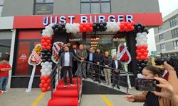 Just Burger Hizmete Girdi: Kapalı Hamburgerle İzmit’te Bir İlk