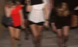 Fuhuş yuvasına baskında duvardaki yazılar şok etkisi yaşattı...